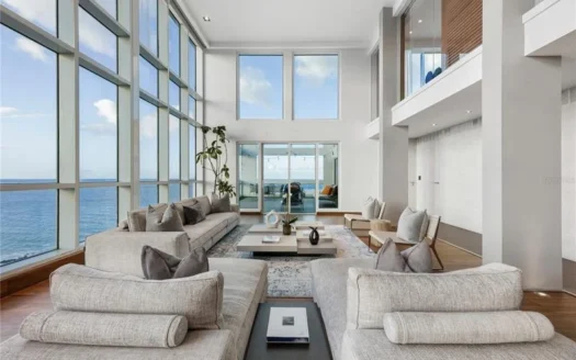 Penthouse with 360 Infinity Pool